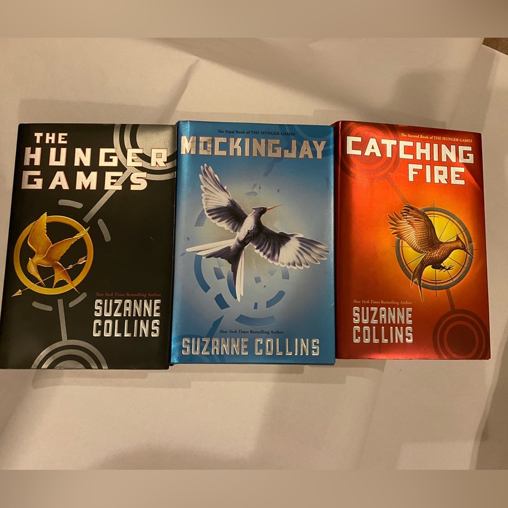 📚 The Hunger Games Trilogy by Suzanne Collins